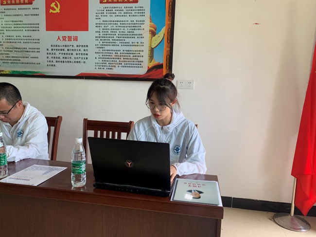 開展“《習(xí)近平談治國理政》第三卷與脫貧攻堅”專題宣講。福建船政交通職業(yè)學(xué)院供圖