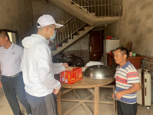 實(shí)踐隊(duì)走訪慰問(wèn)脫貧戶。福建船政交通職業(yè)學(xué)院供圖